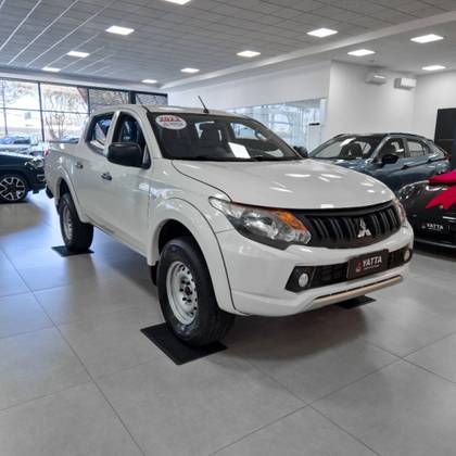 MITSUBISHI L200 TRITON 2.4 16V TURBO DIESEL GL CD 4X4 MANUAL MITSUBISHI L200 TRITON 2.4 16V TURBO DIESEL GL CD 4X4 MANUAL